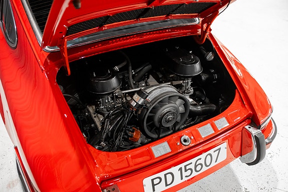 Porsche 911 T 17 of 29