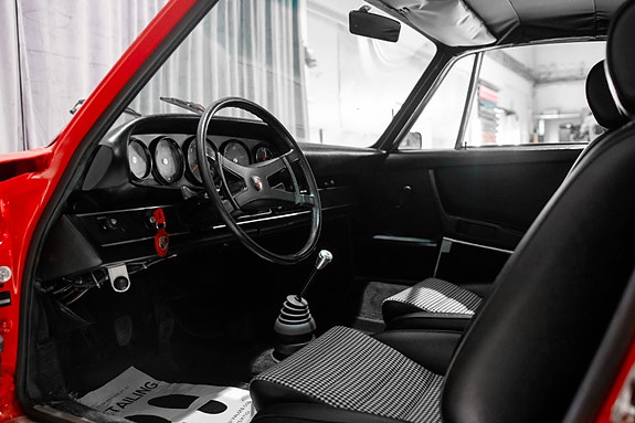 Porsche 911 T 23 of 29