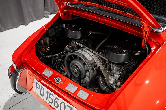 Porsche 911 T 16 of 29