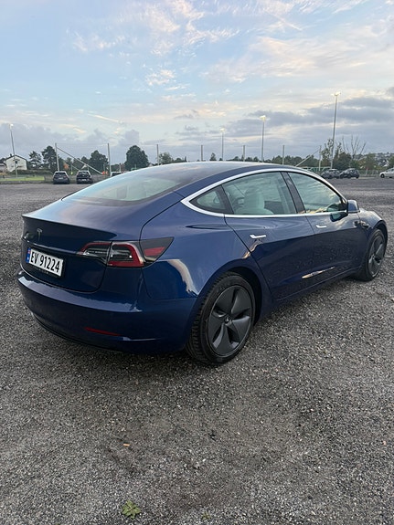 Tesla Model 3 6 of 17