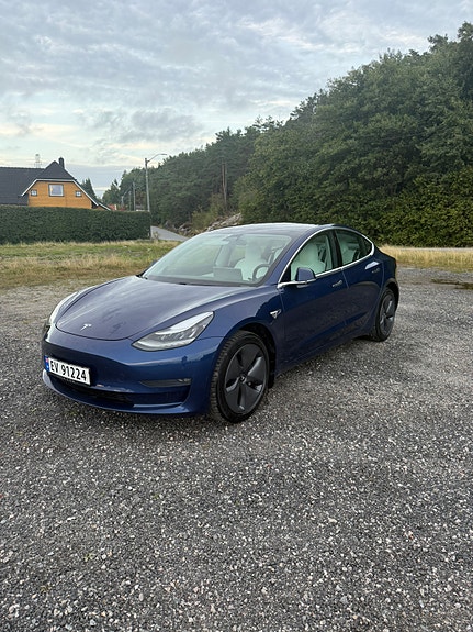 Tesla Model 3 3 of 17