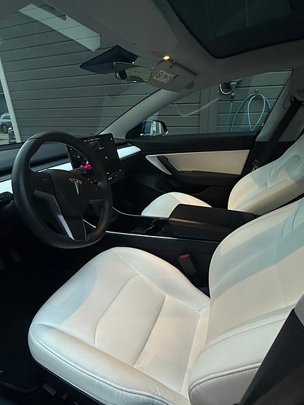 Tesla Model 3 15 of 17