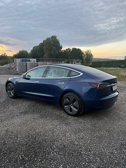 Tesla Model 3 4 of 17