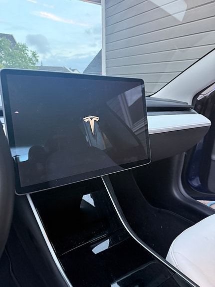 Tesla Model 3 7 of 17