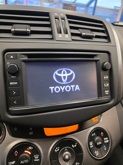 Toyota RAV4 14 of 23