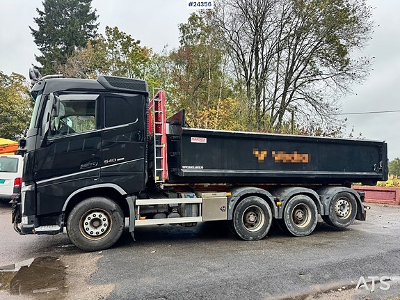 Volvo FH540 Tridem Brøyterigget Krokbil m/ Krokkasse. SE VIDEO 3 of 30