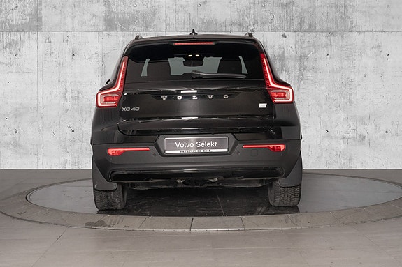 Volvo XC40 10 of 30