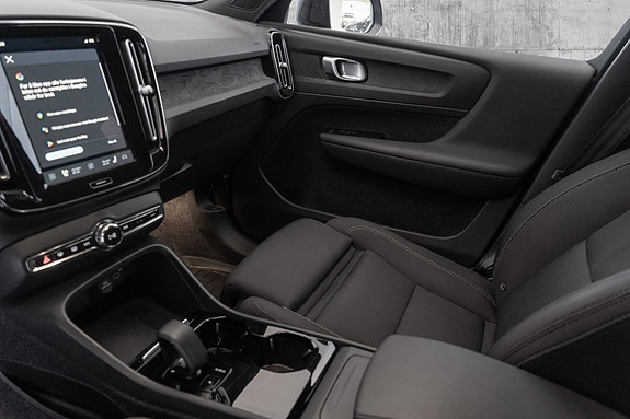 Volvo XC40 17 of 30