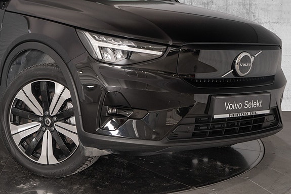 Volvo XC40 2 of 30