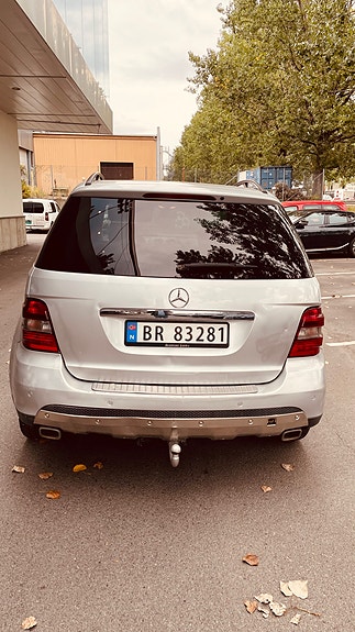 Mercedes-Benz ML320 5 of 21
