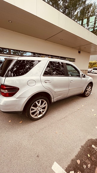 Mercedes-Benz ML320 6 of 21