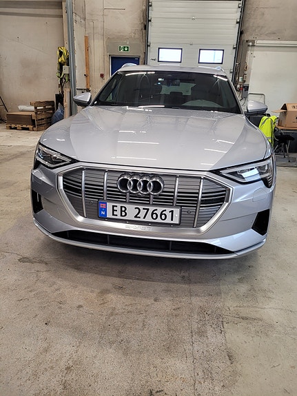 Audi e-tron 2 of 16