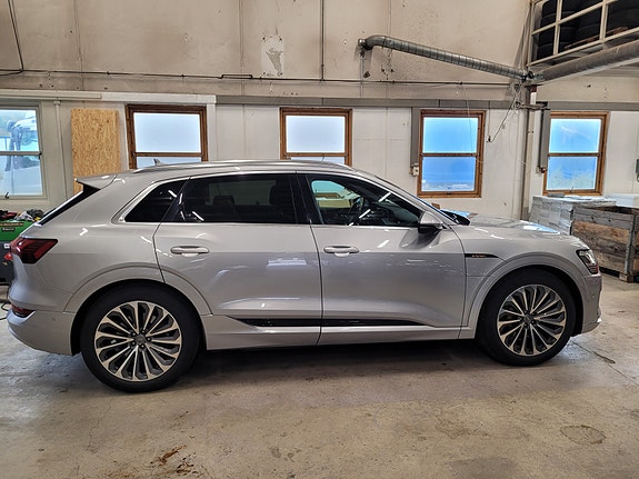 Audi e-tron 5 of 16