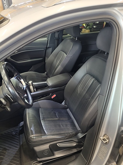 Audi e-tron 10 of 16