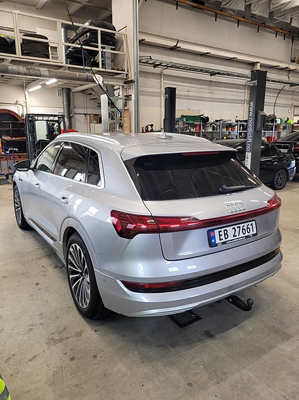 Audi e-tron 6 of 16
