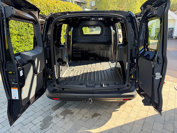 Ford E-Transit Courier 7 of 8