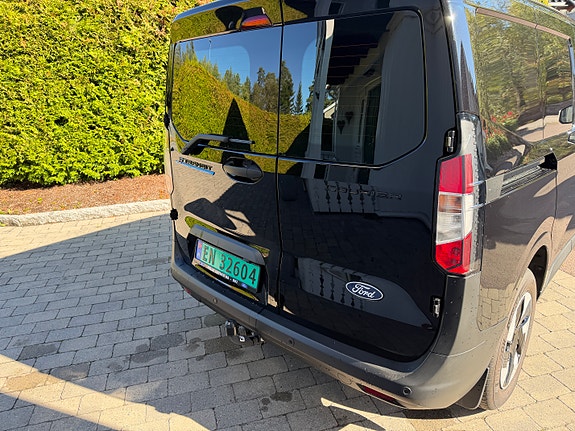Ford E-Transit Courier 3 of 8