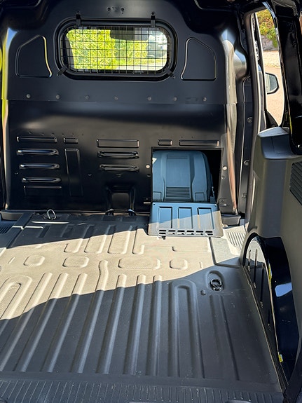 Ford E-Transit Courier 8 of 8