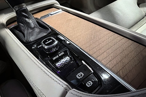 Volvo XC90 25 of 30
