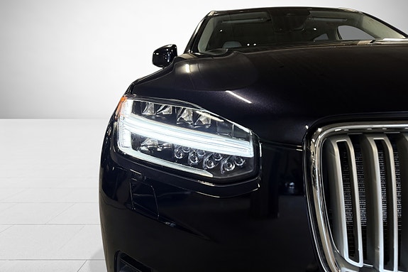 Volvo XC90 10 of 30