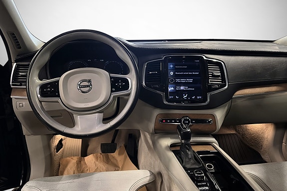 Volvo XC90 14 of 30