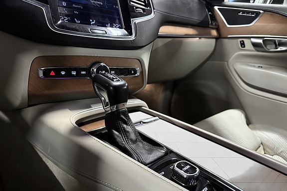 Volvo XC90 27 of 30