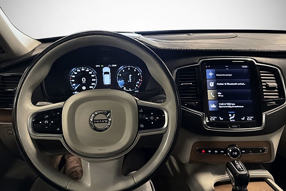 Volvo XC90 15 of 30