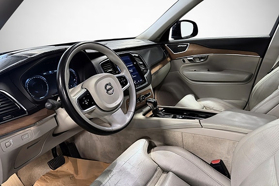 Volvo XC90 18 of 30