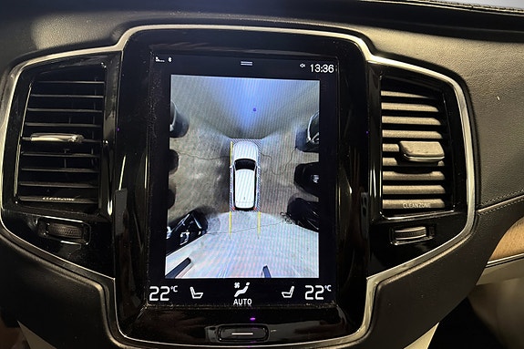 Volvo XC90 24 of 30