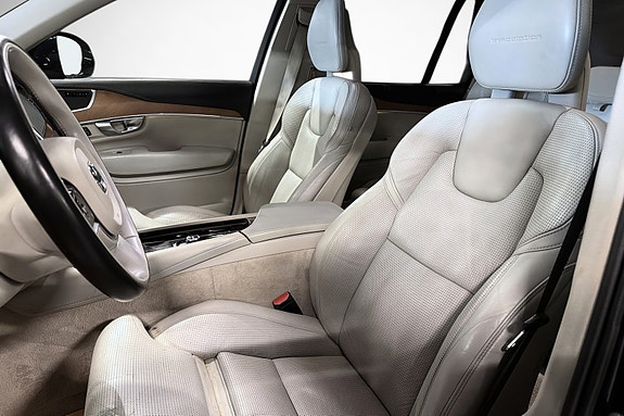 Volvo XC90 12 of 30