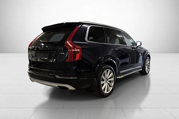 Volvo XC90 5 of 30