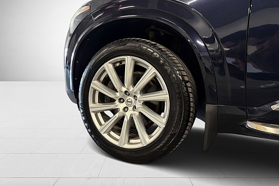 Volvo XC90 11 of 30