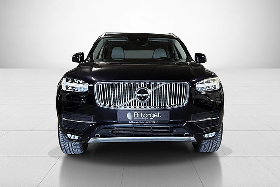 Volvo XC90 2 of 30