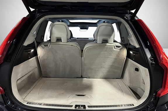 Volvo XC90 30 of 30