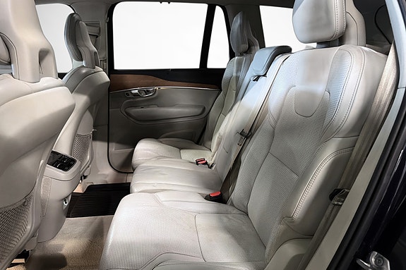 Volvo XC90 13 of 30