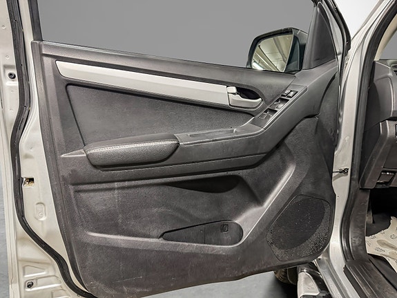 Isuzu D-max 9 of 30