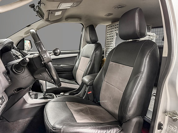 Isuzu D-max 12 of 30