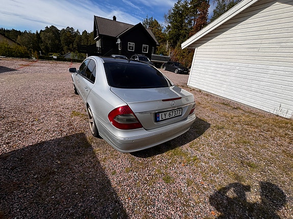 Mercedes-Benz E220 d 4 of 6