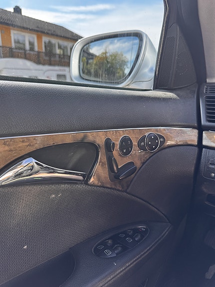 Mercedes-Benz E220 d 3 of 6