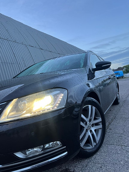Volkswagen Passat 5 of 30