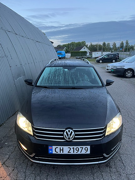 Volkswagen Passat 4 of 30