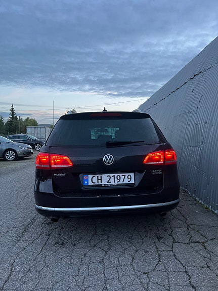 Volkswagen Passat 13 of 30
