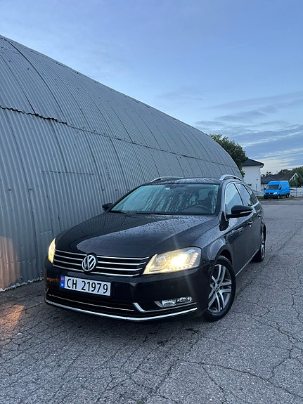 Volkswagen Passat 2 of 30