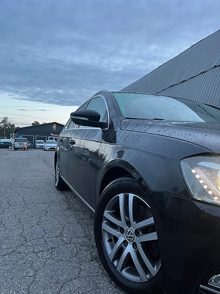 Volkswagen Passat 24 of 30