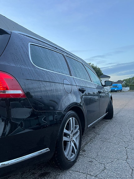 Volkswagen Passat 19 of 30