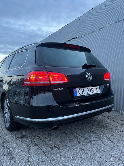 Volkswagen Passat 12 of 30