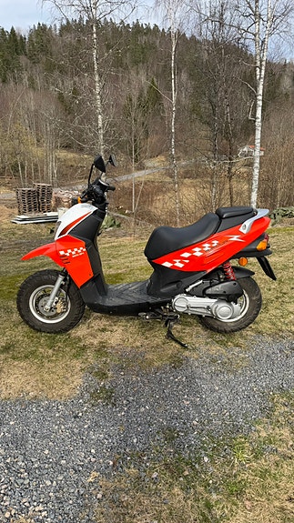 Daelim E-five scooter 2 of 13