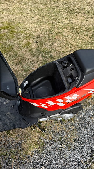 Daelim E-five scooter 8 of 13