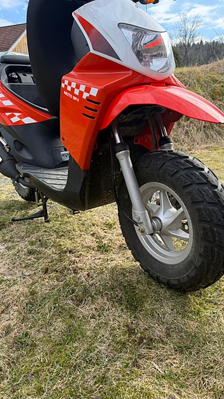 Daelim E-five scooter 10 of 13