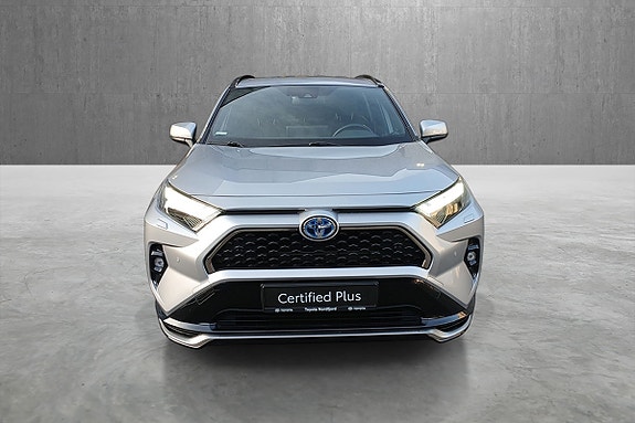 Toyota RAV4 Plug-in Hybrid 8 of 20
